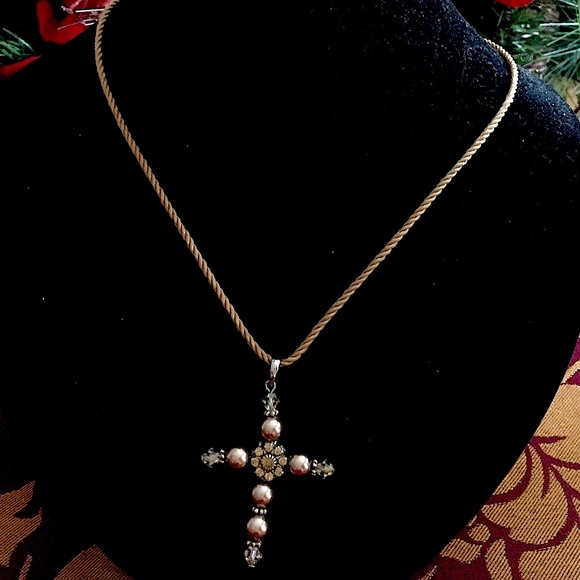 Swarovski Crystal&pearls cross pendant necklace - Picture 4 of 8